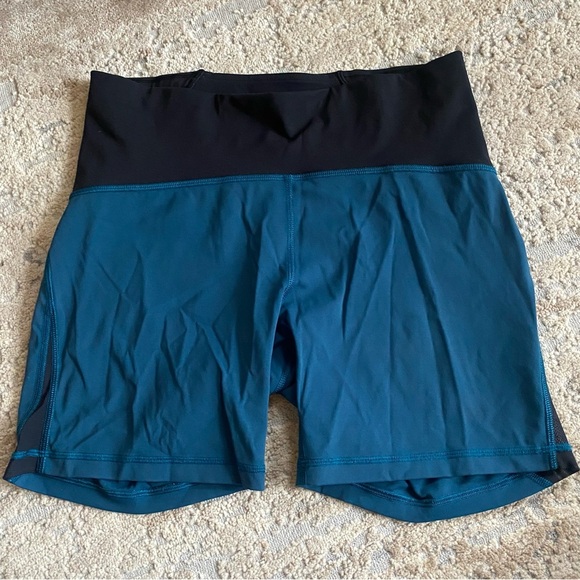 Lululemon Train Times Short 6" in Nile Blue / Black Biker Shorts Teal: Size 10 - Picture 2 of 10
